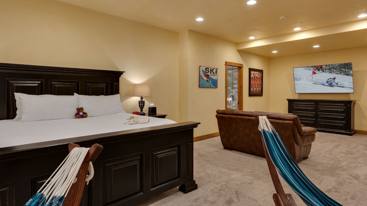 Bedroom 7, Lower Level - King suite with TV