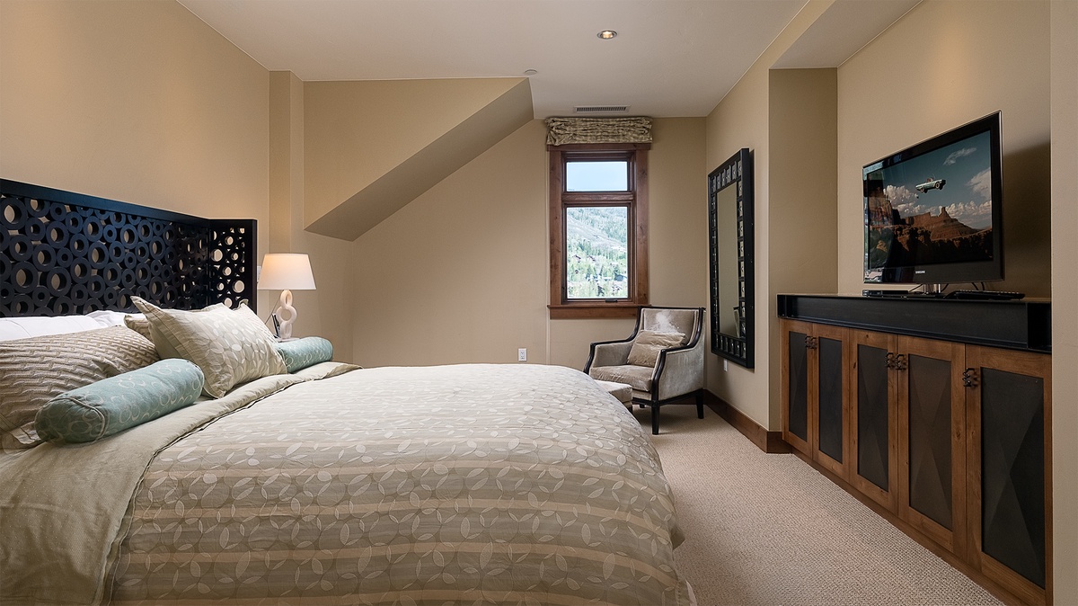 Bedroom 2, Main Level - King suite