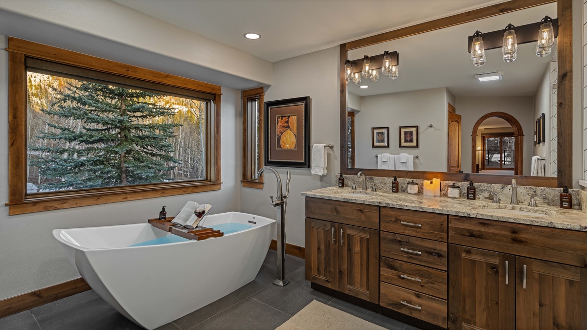Bedroom 1, Upper Level - Primary ensuite with soaking tub