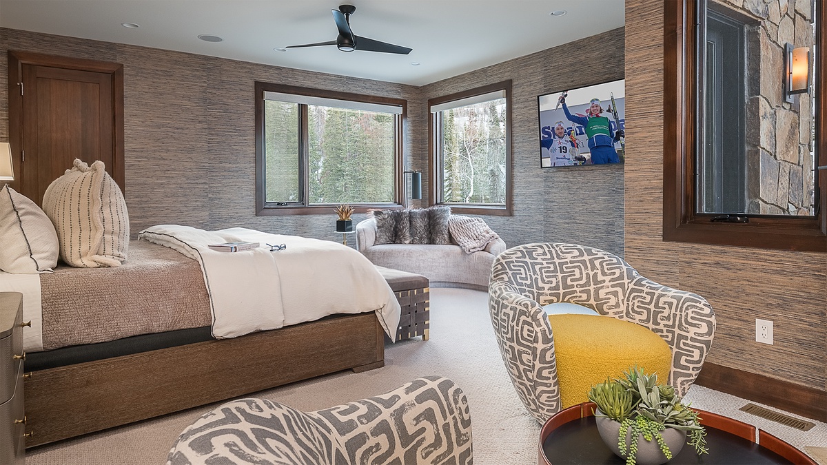 Bedroom 1, Upper Level - Primary king suite