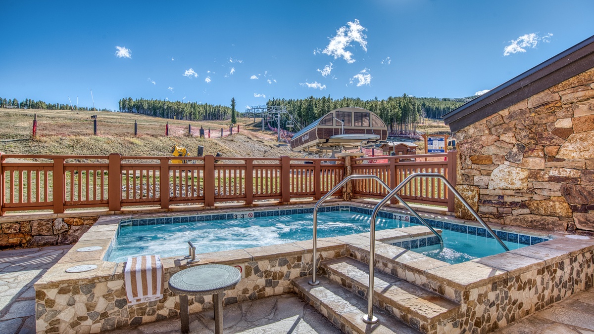 One Ski Hill Place: Common Area-Outdoor Hot Tub