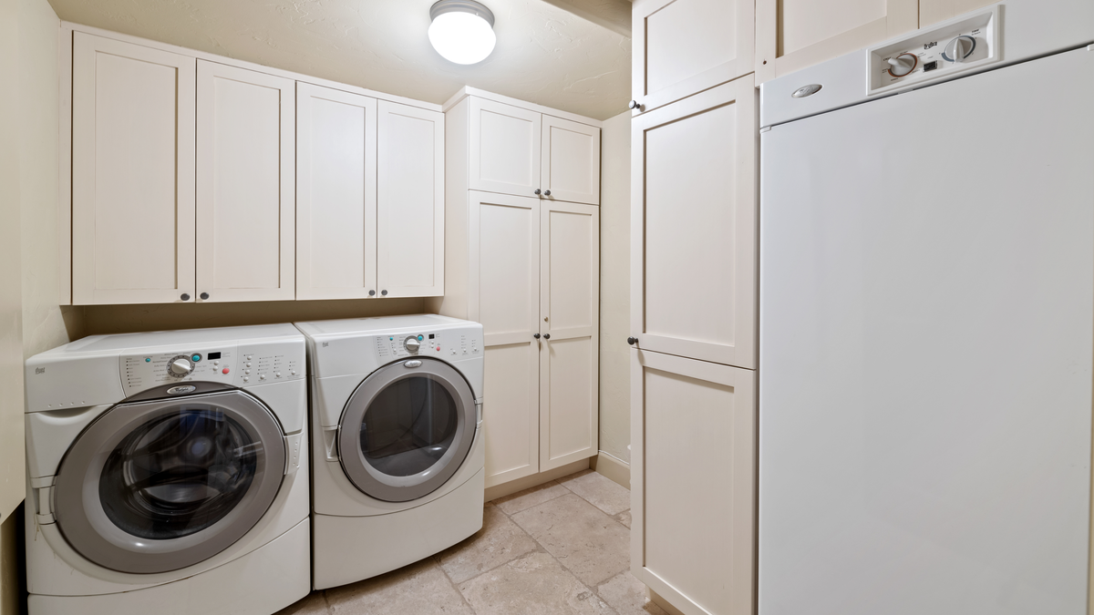 Laundry room - North
