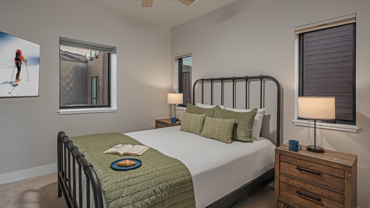 Bedroom 3, Upper Level - Queen bedroom with shared bath