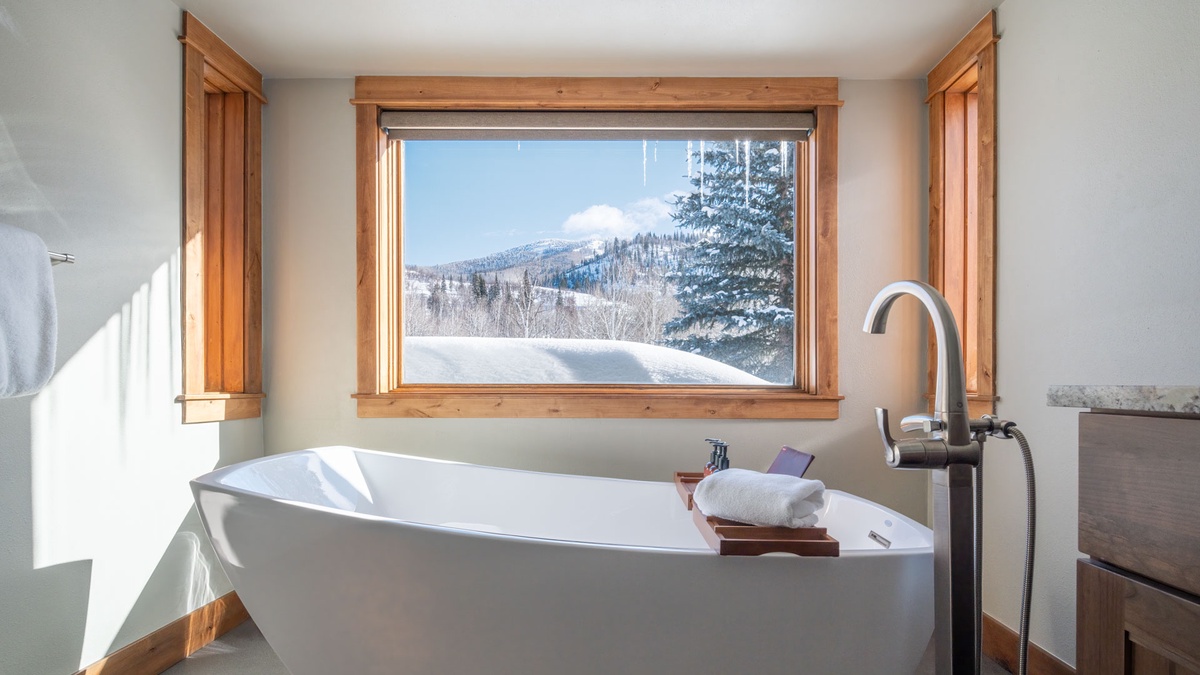 Bedroom 1, Upper Level - Primary ensuite with soaking tub