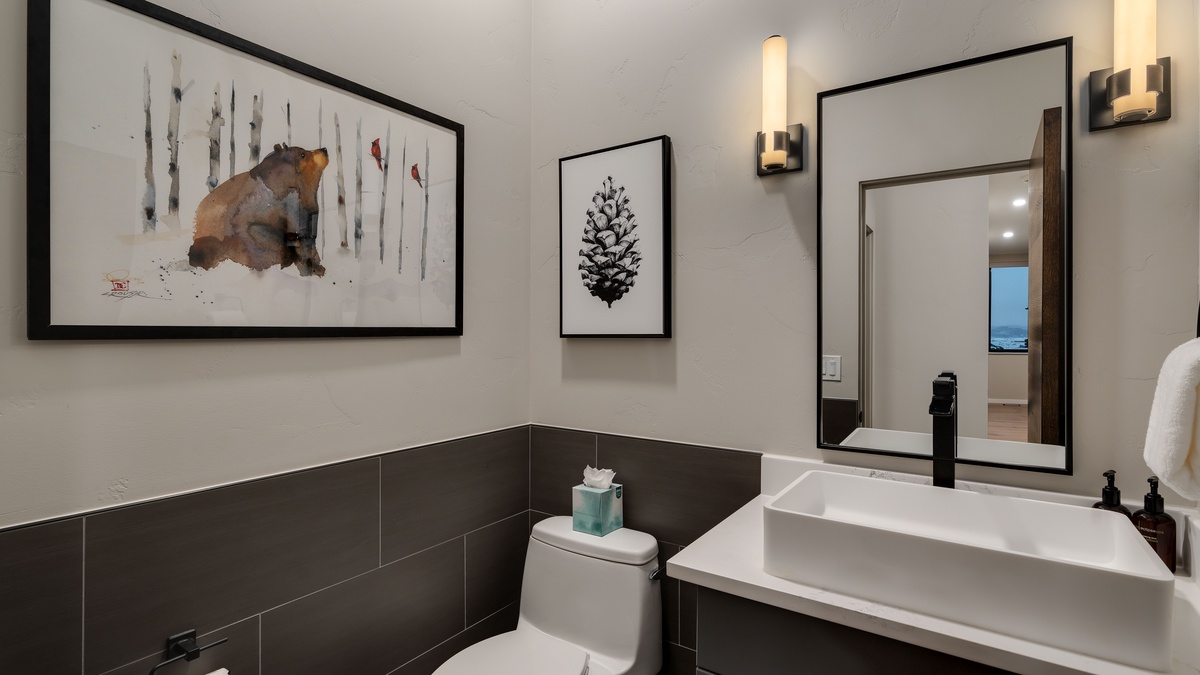 Powder bath on lower level