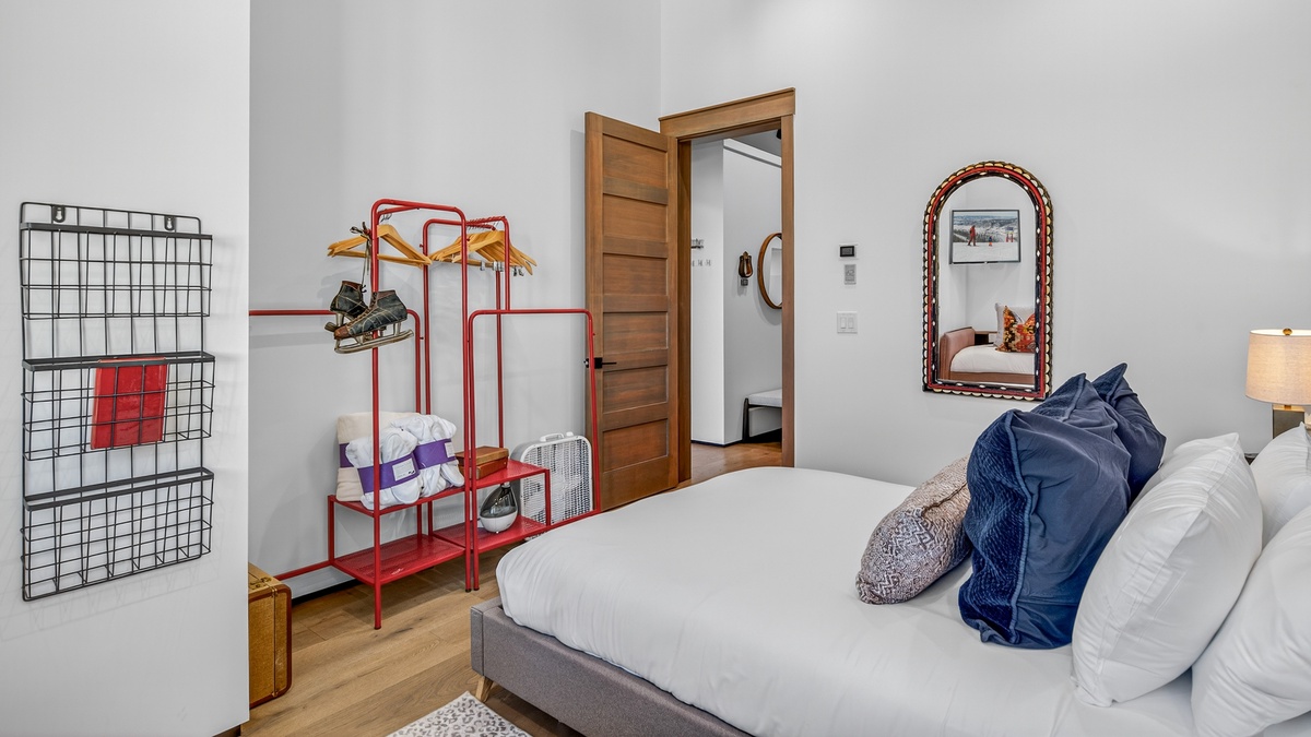 Bedroom 2, Lower Level - Queen bed and a twin daybed with a trundle