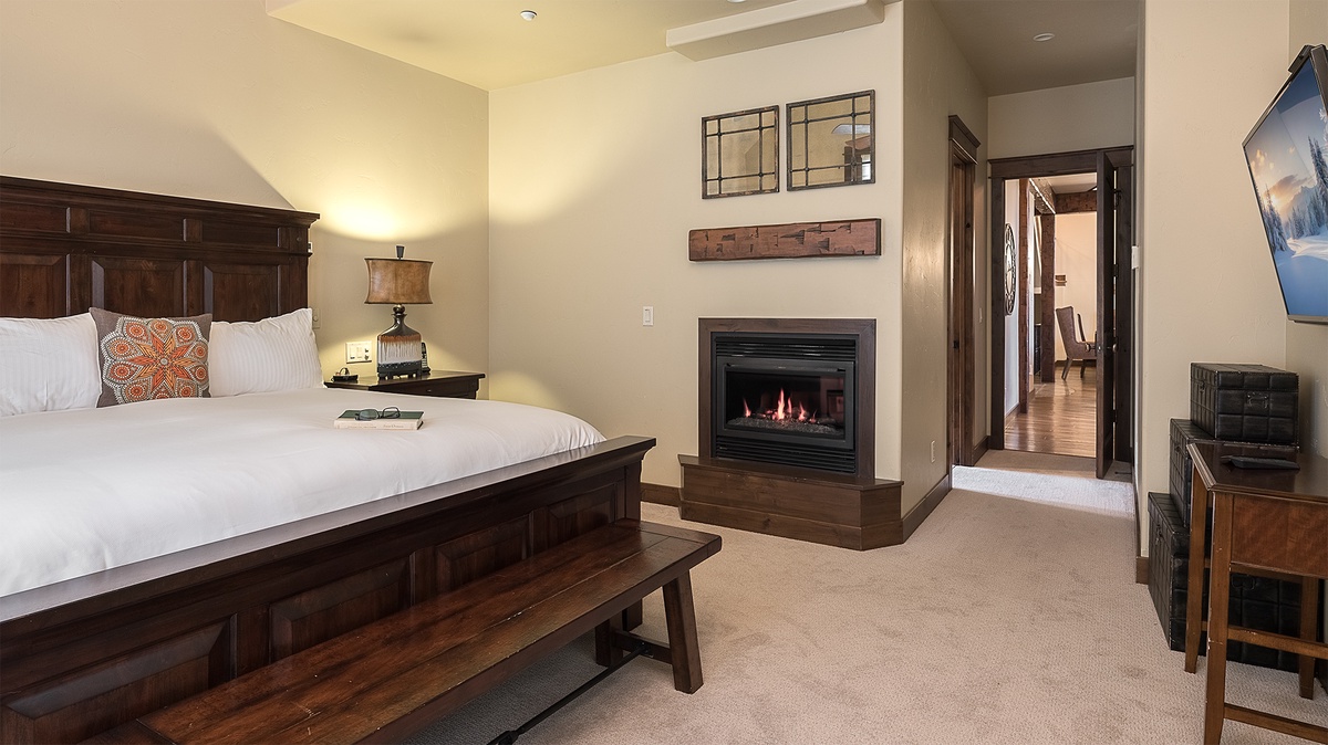 Primary suite, main level