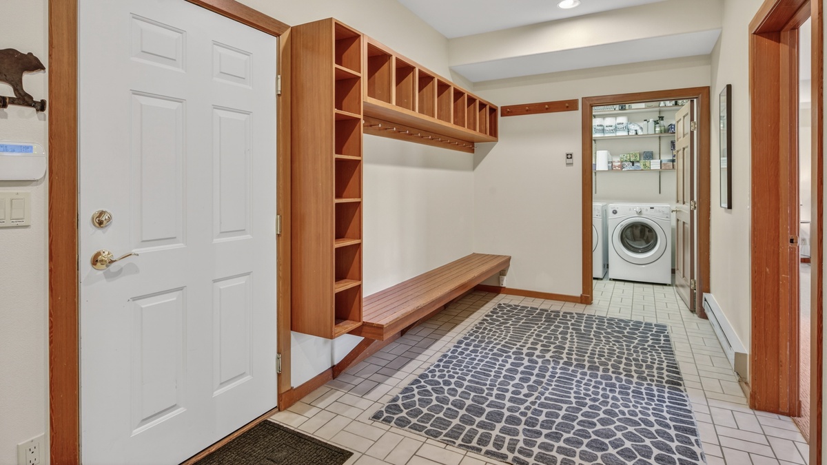 Mudroom, Lower Level - Bench with storage