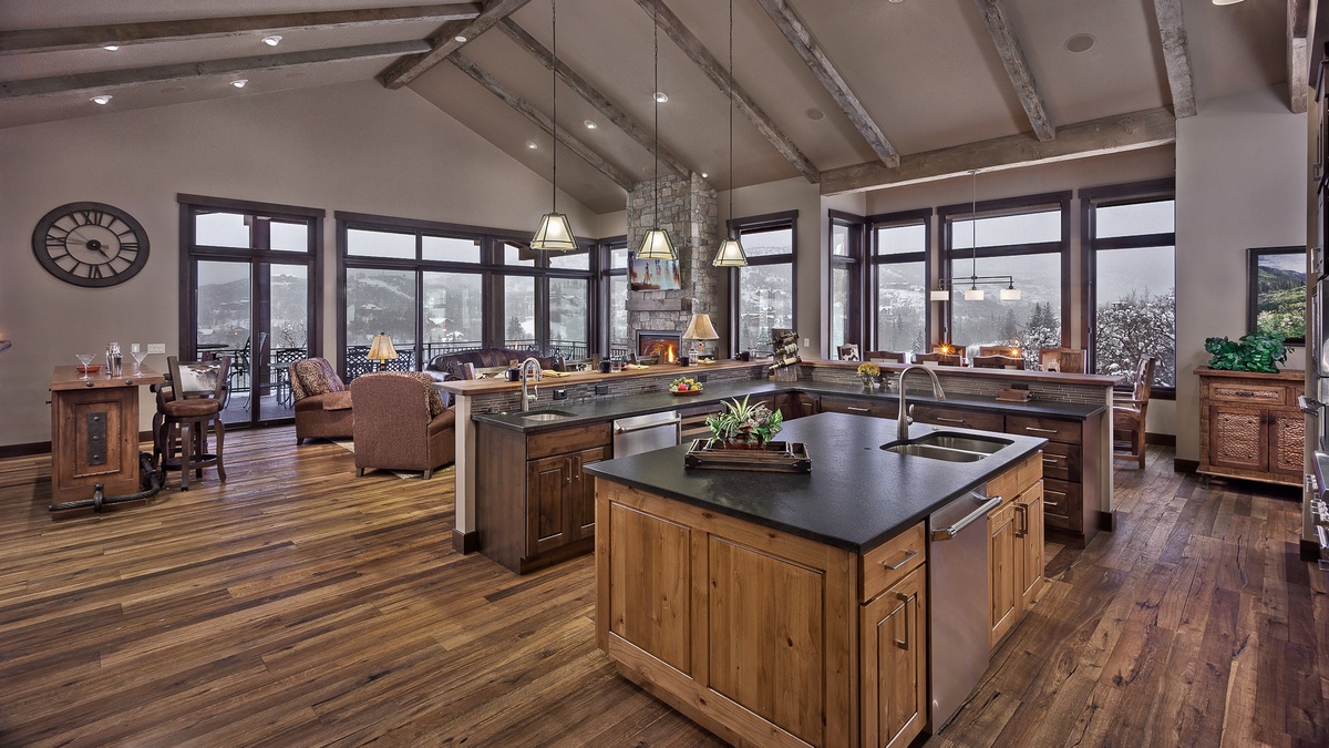 Beautiful open floor plan with views all around