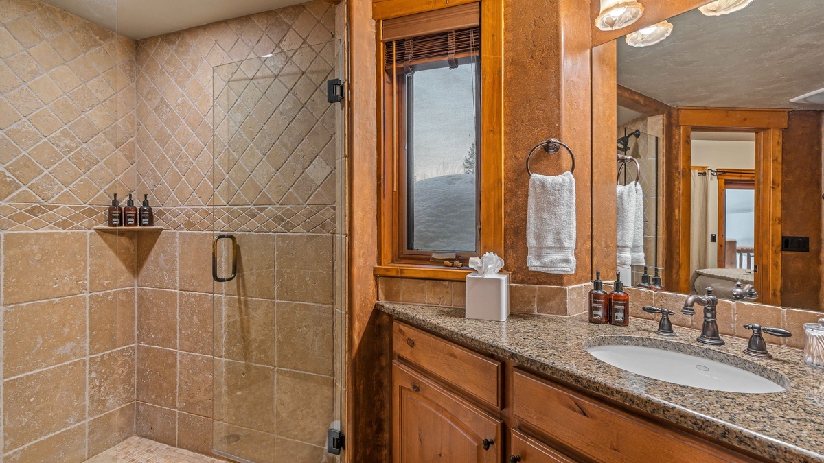Queen ensuite & shared hall bath on main level