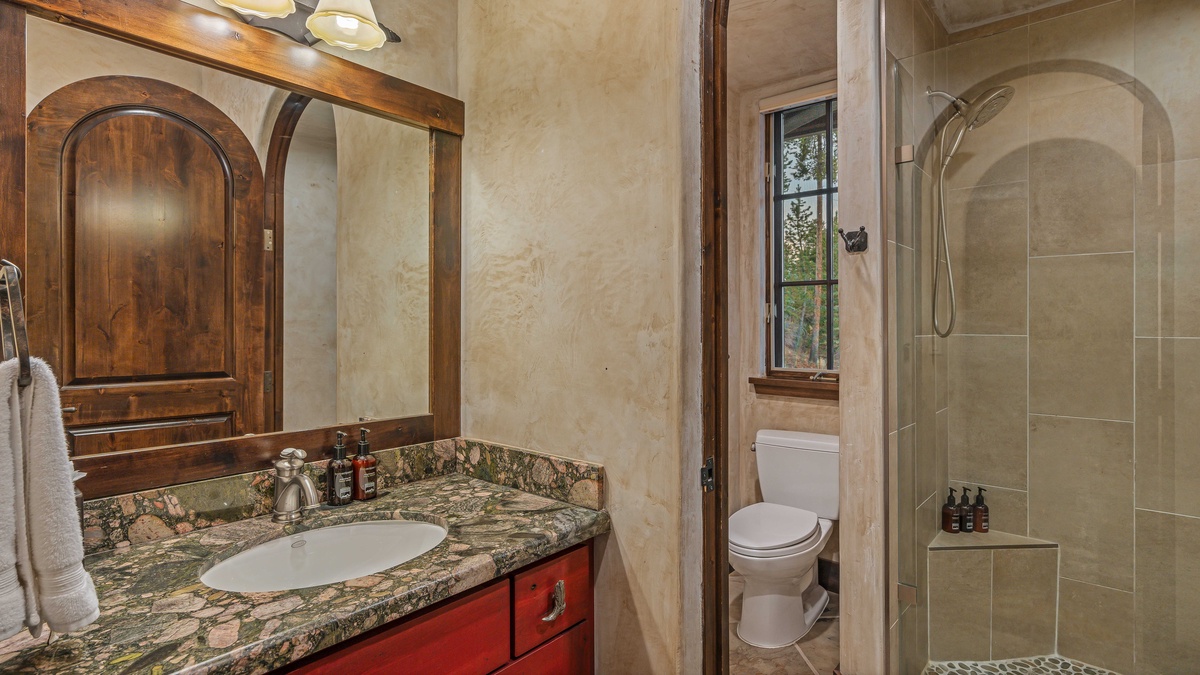 Bedroom 2, Upper Level - King ensuite 2, upper level