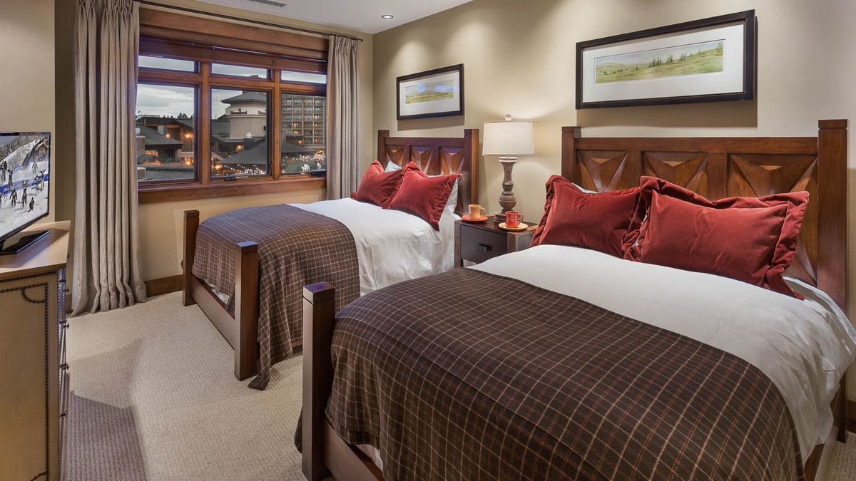 Bedroom 4, Main Level - Two full beds