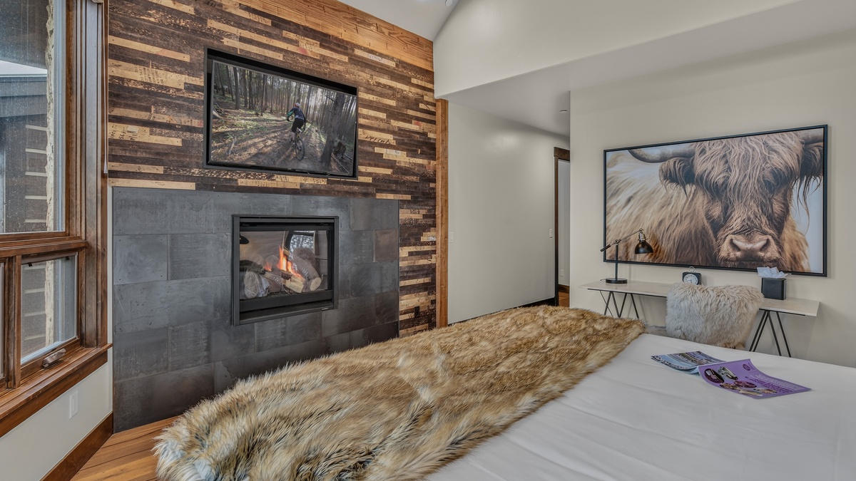 Bedroom 1, Main Level - Primary king bedroom with fireplace
