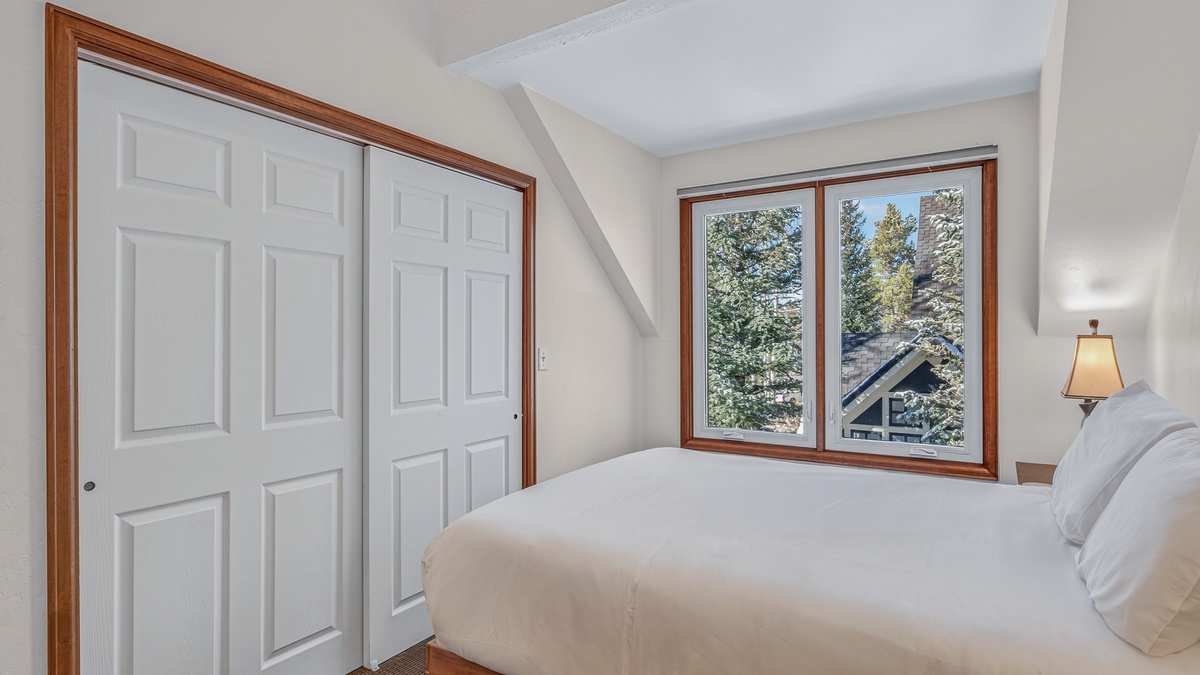 Raven's Bungalow Bedroom 9, Upper Level - Queen Bed