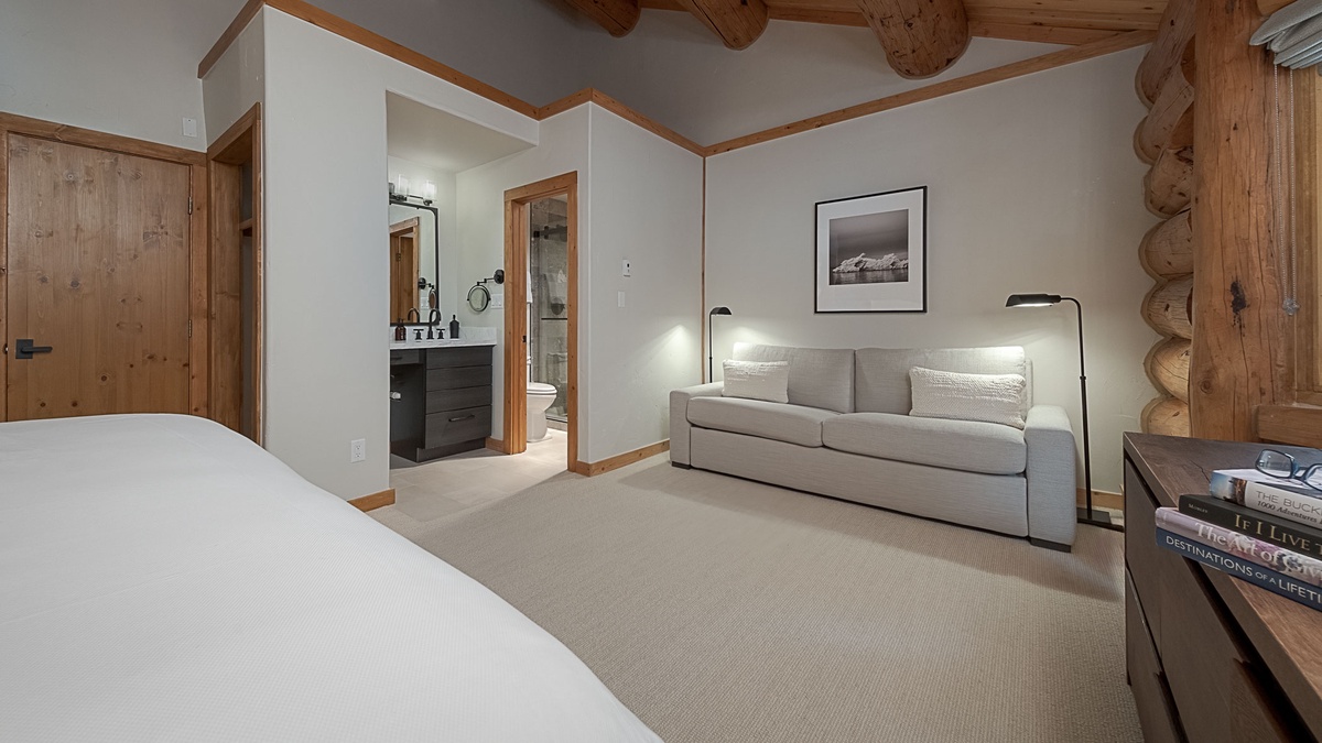 Bedroom 7, Upper Level - Tarragon ensuite