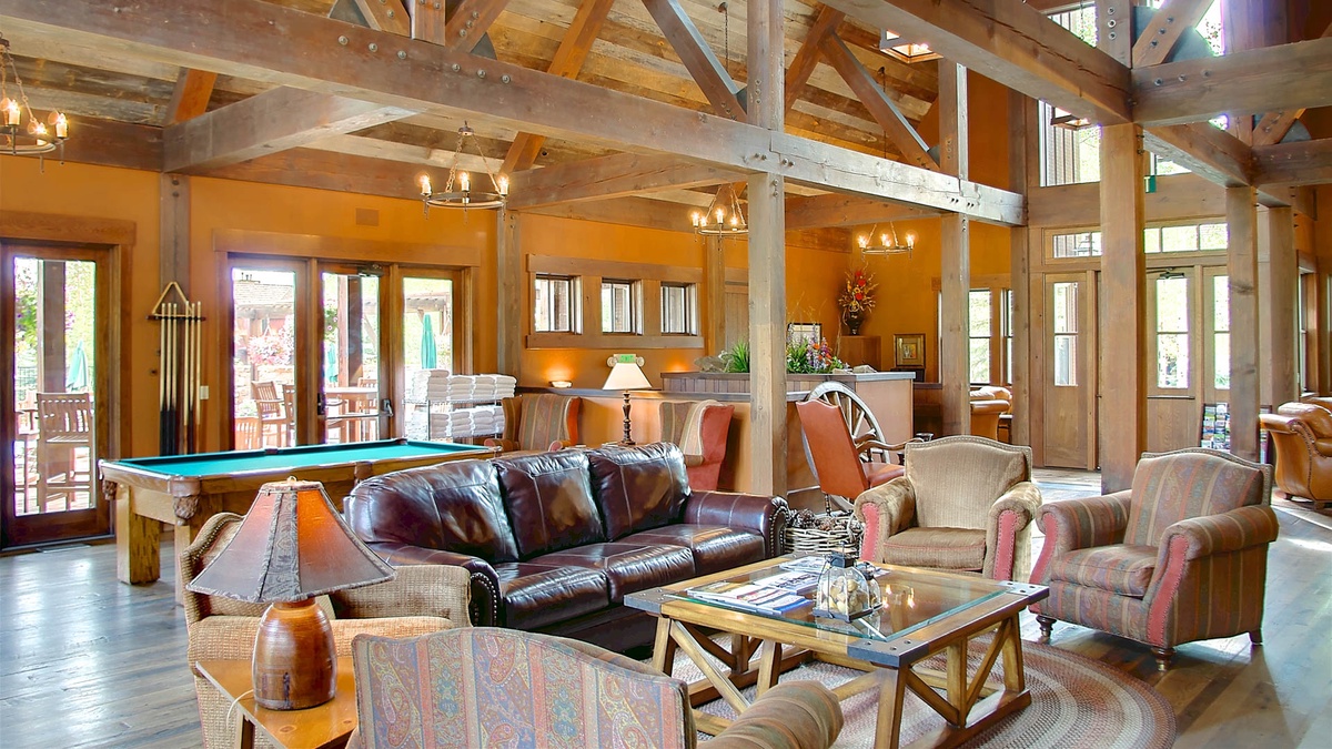 Community Amenities: The Porches, Clubhouse