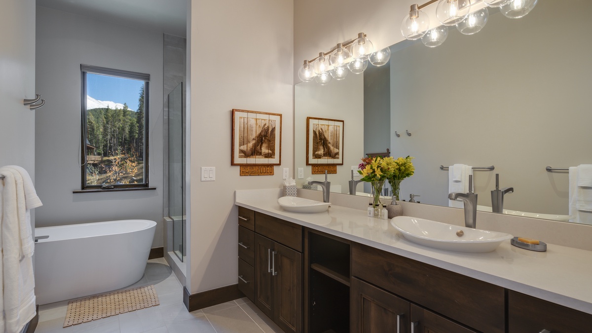 Bedroom 1, Upper Level - King ensuite on upper level