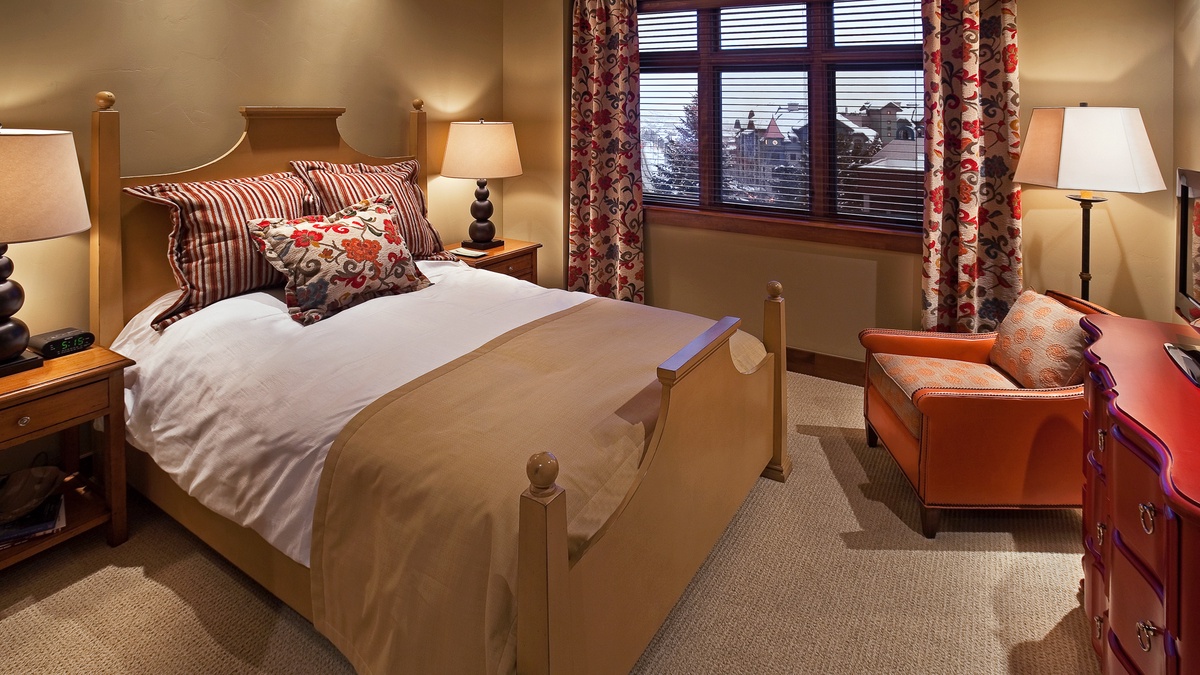 Bedroom 3, Main Level - King suite