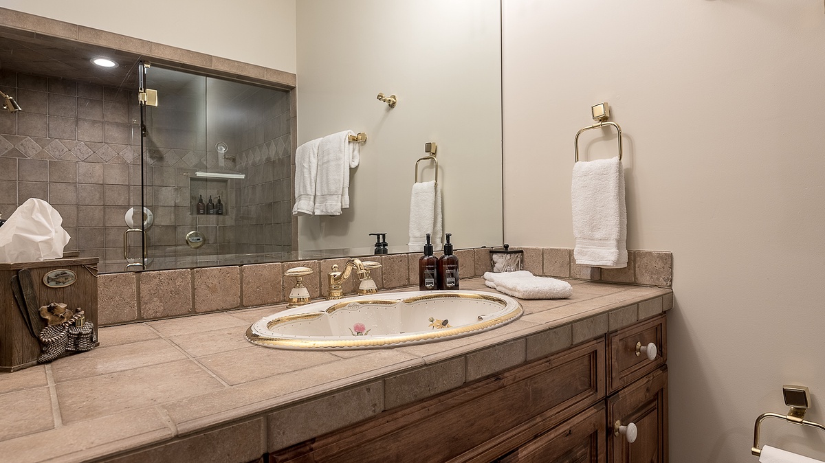 Bedroom 2, Lower Level - Ensuite