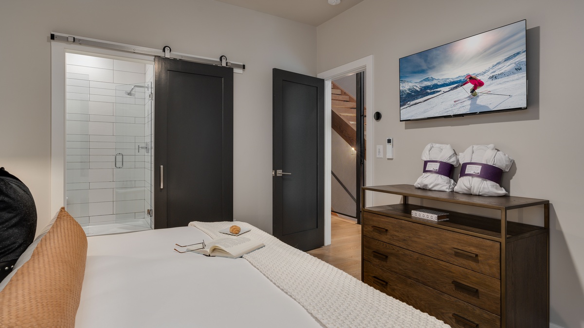 Bedroom 5, Upper Level, Borough House - Primary king suite