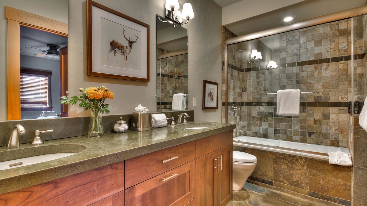 Shared Bathroom, Lower Level, Sunshine Peak Chalet - Hall bathroom adjacent to Bedroom 3 and Bedroom 4
