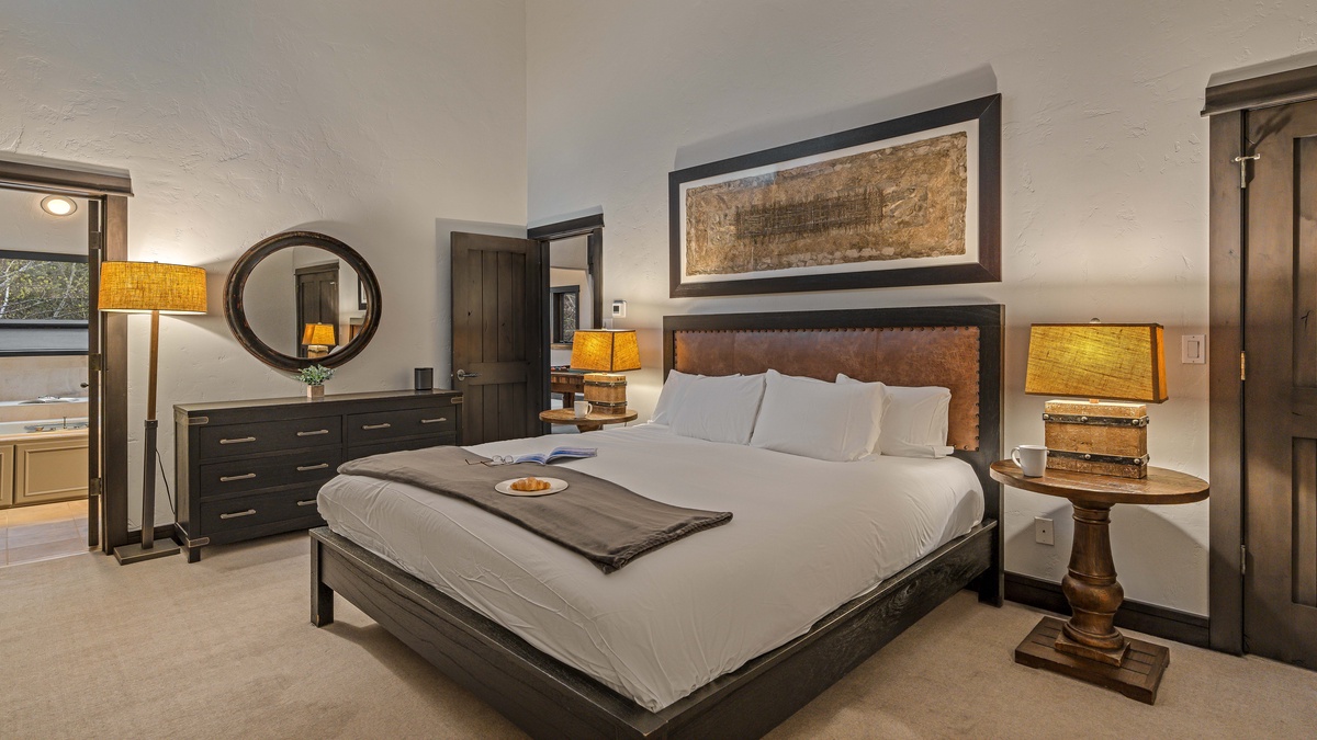 Bedroom 1, Upper Level - Primary king suite with large ensuite on upper level