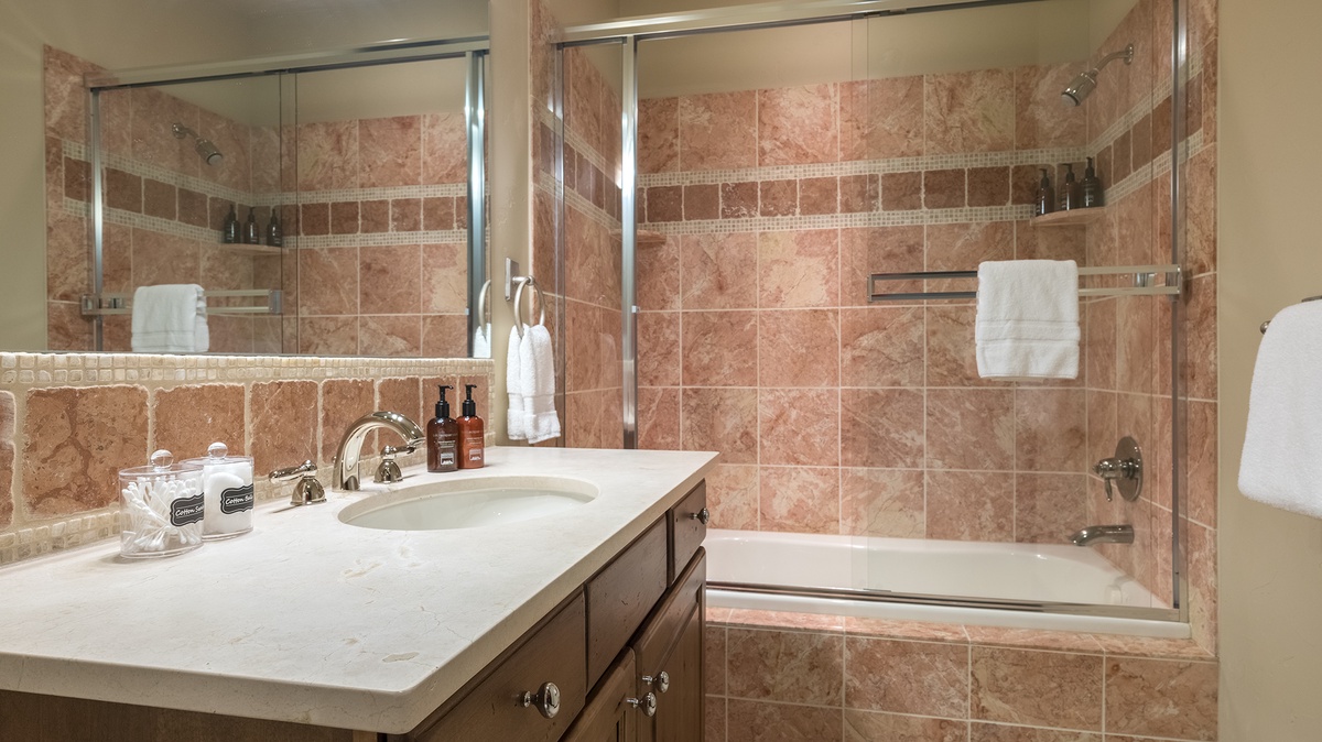 King ensuite lower level