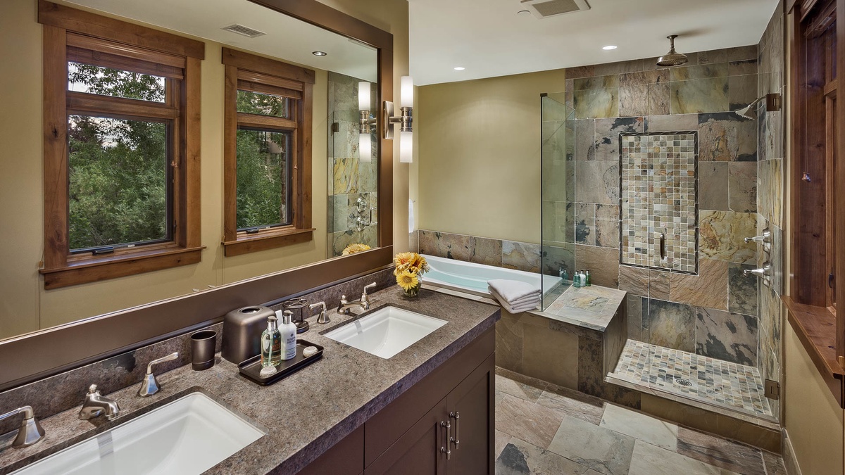 Bedroom 2, Main Level - King ensuite