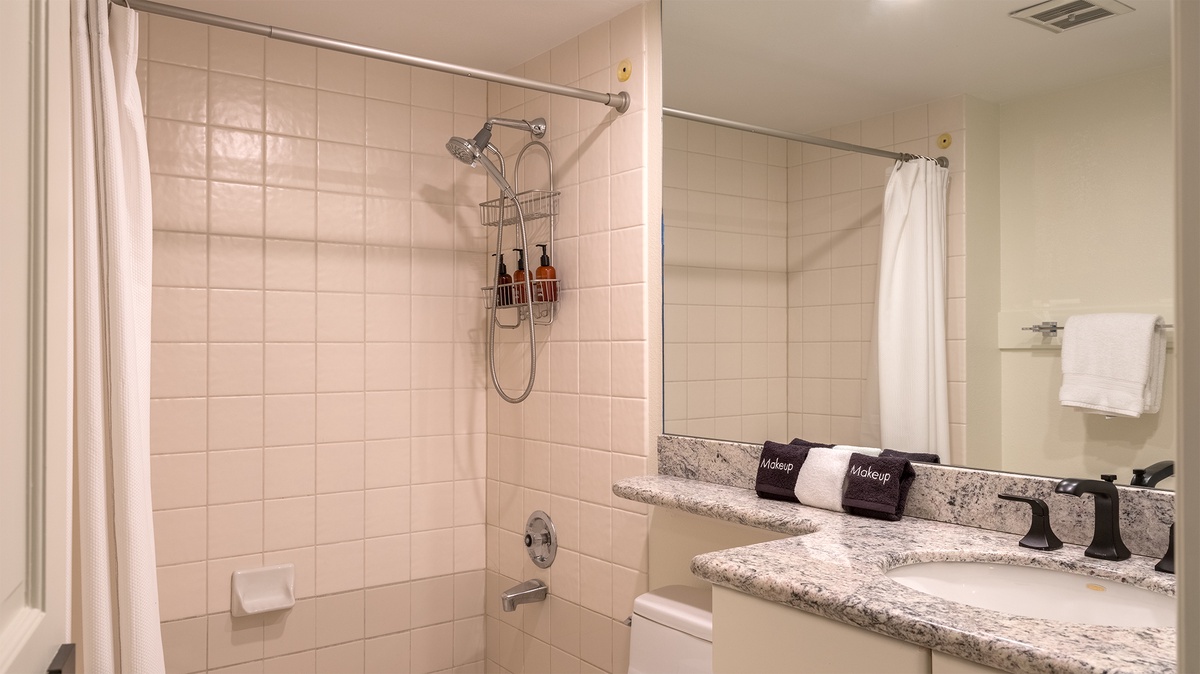 Bedroom 6, Main Level - Ensuite on main level