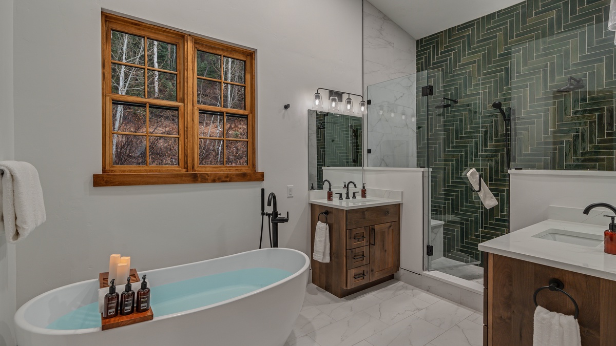 Apex Lodge North Side: Primary Ensuite