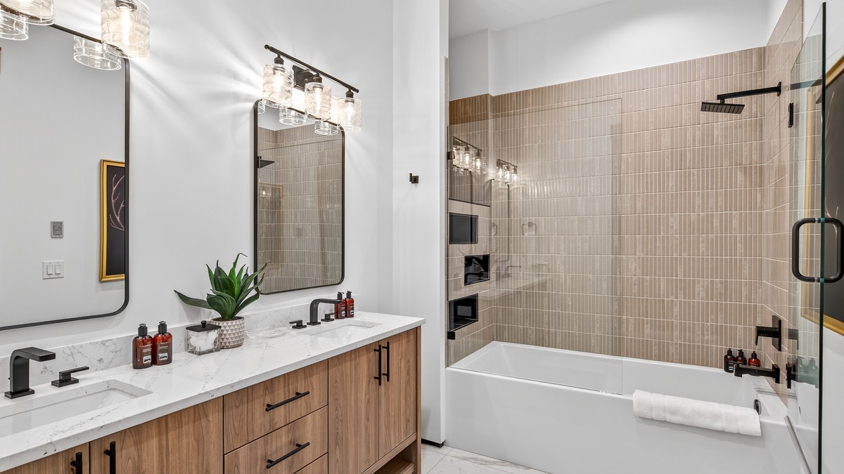 Bedroom 4, Lower Level - Ensuite with double vanity