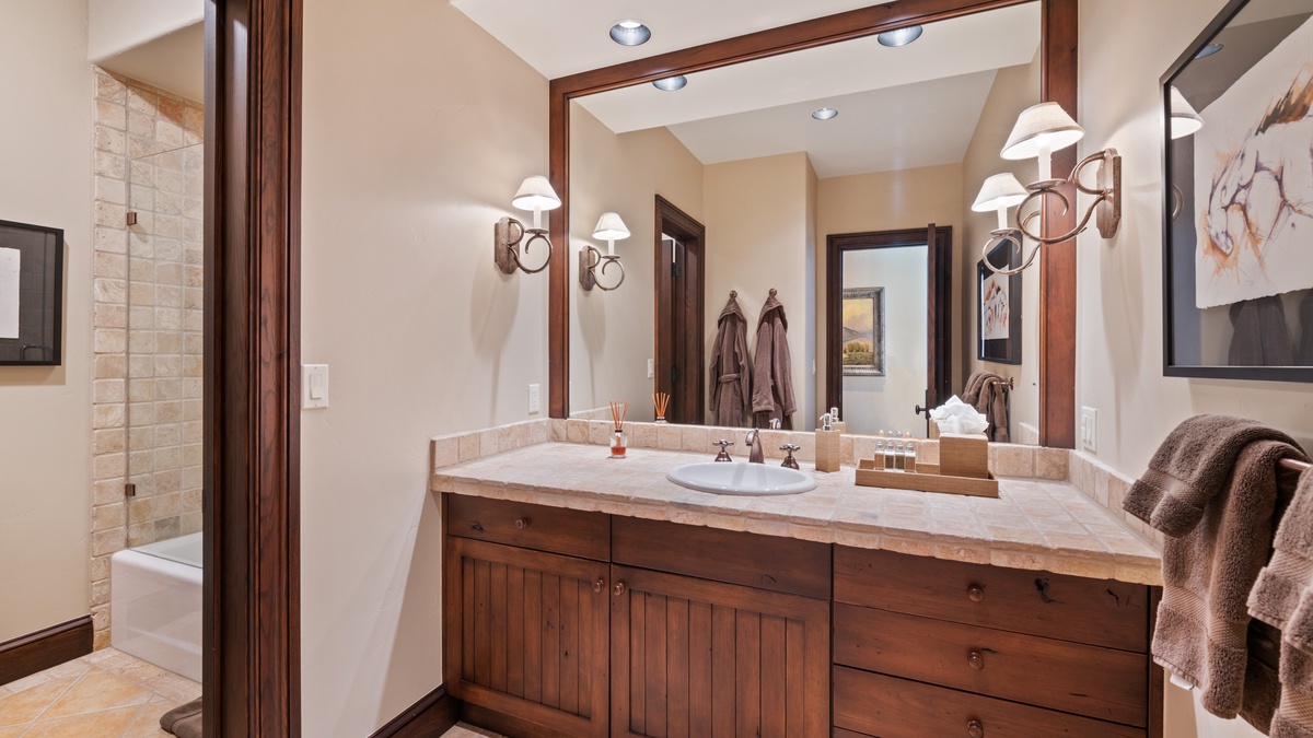 Bedroom 5, Main Level - ensuite