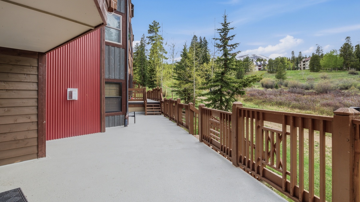 Deck, Main Level - Outdoor seating area