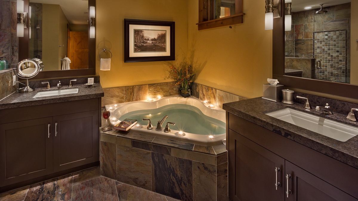 Bedroom 2, Main Level - King ensuite