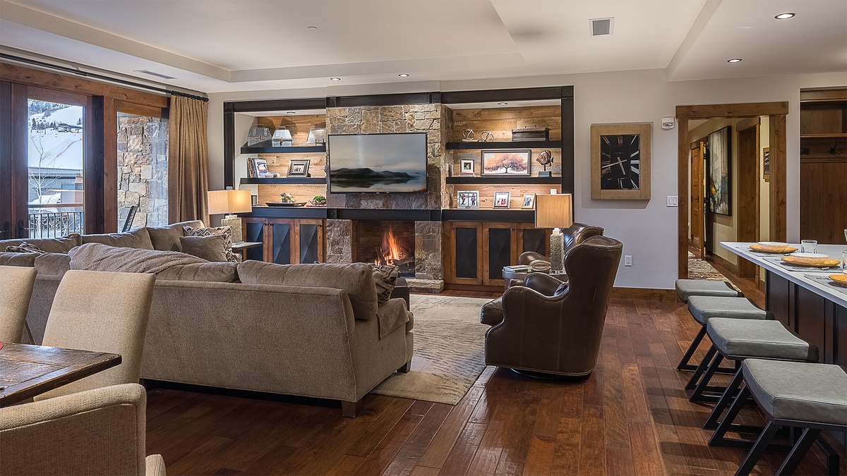 Great Room, Main Level - With fireplace