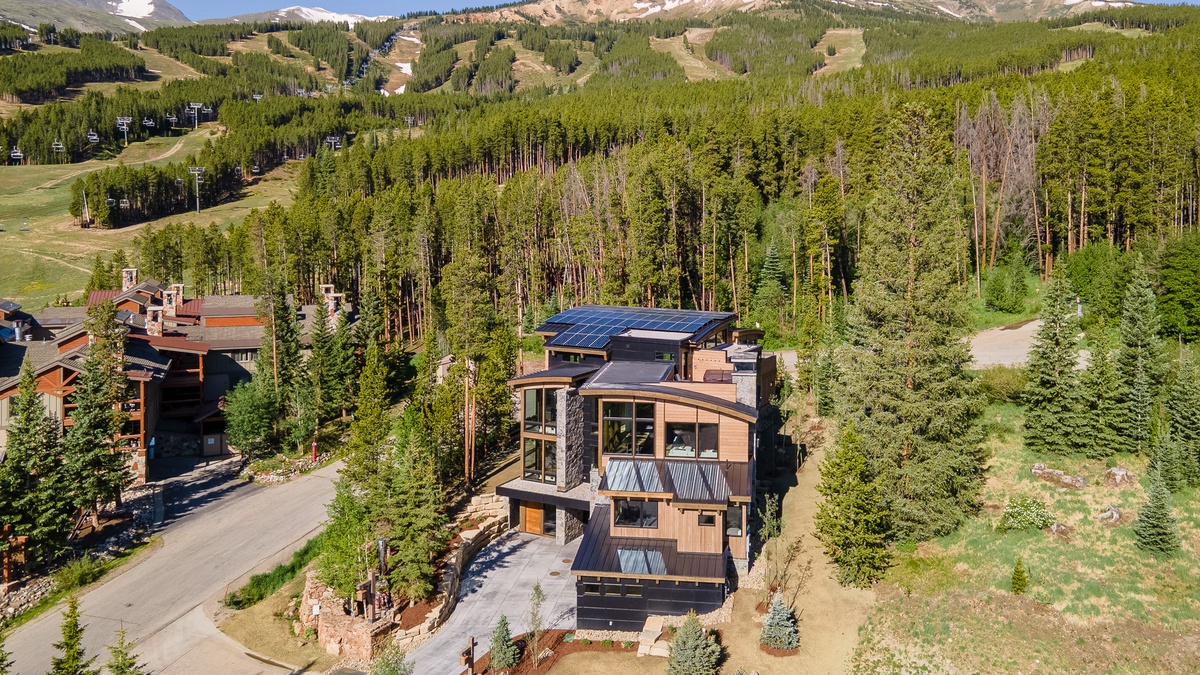 Aerial view The Bear's Den