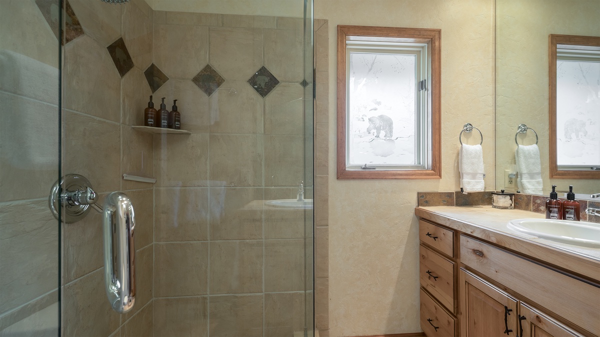 Shared Bathroom, Upper Level - Hall bathroom adjacent to bedroom 2