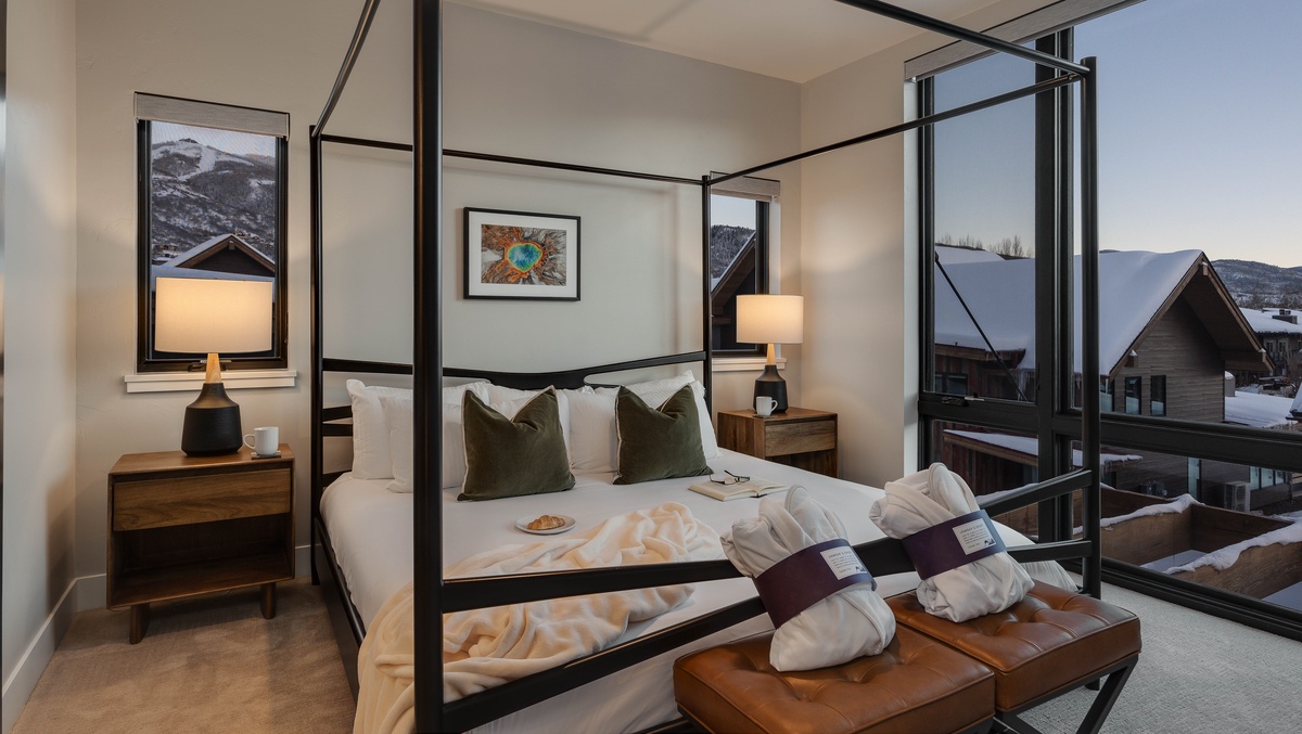 Bedroom 1, Upper Level - Primary king suite