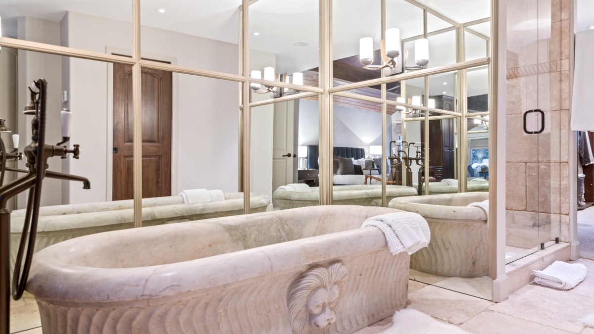 Bedroom 1, Upper Level - Primary ensuite