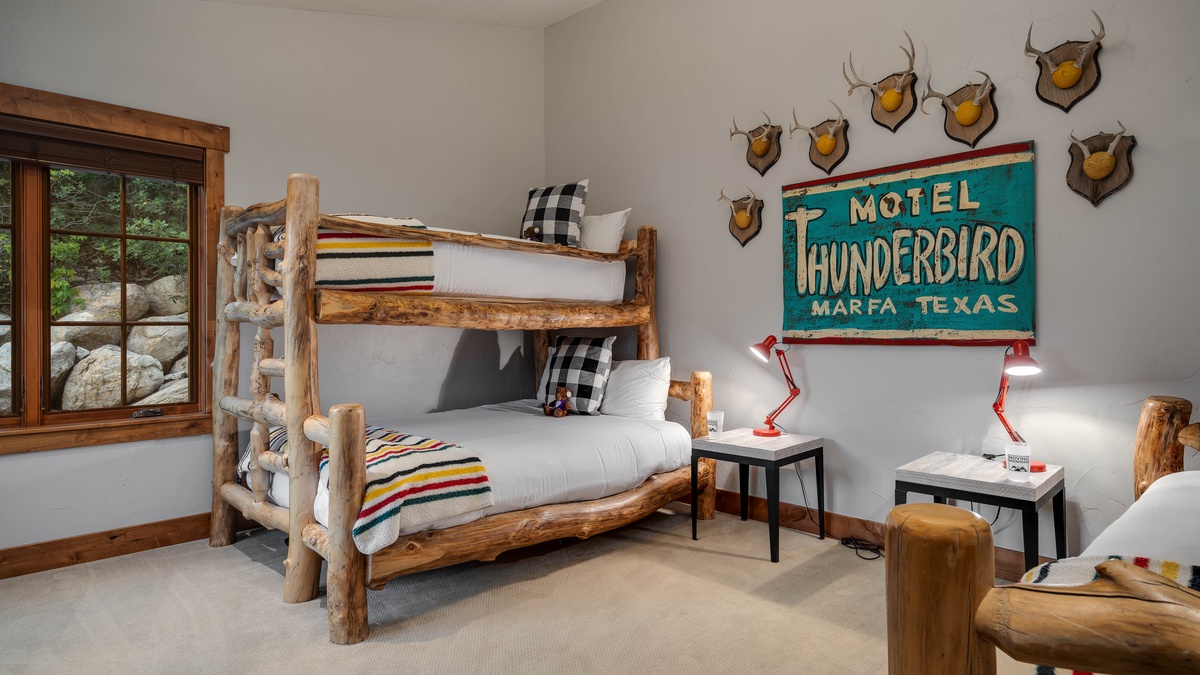 2 Twin/Full bunk bedroom on upper level