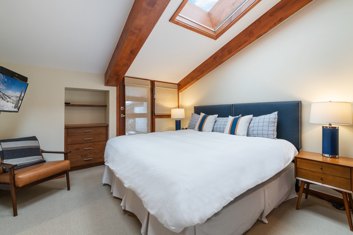 Bedroom 3, Upper Level - Split King Bedroom