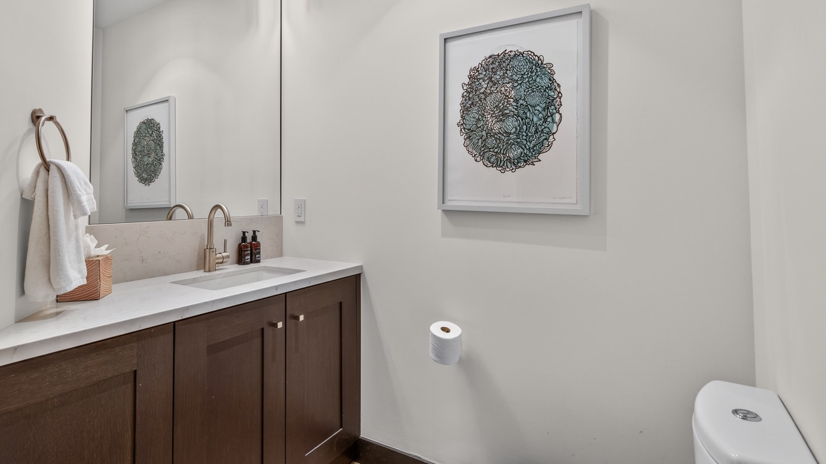 Powder Room, Main Level - Single vanity