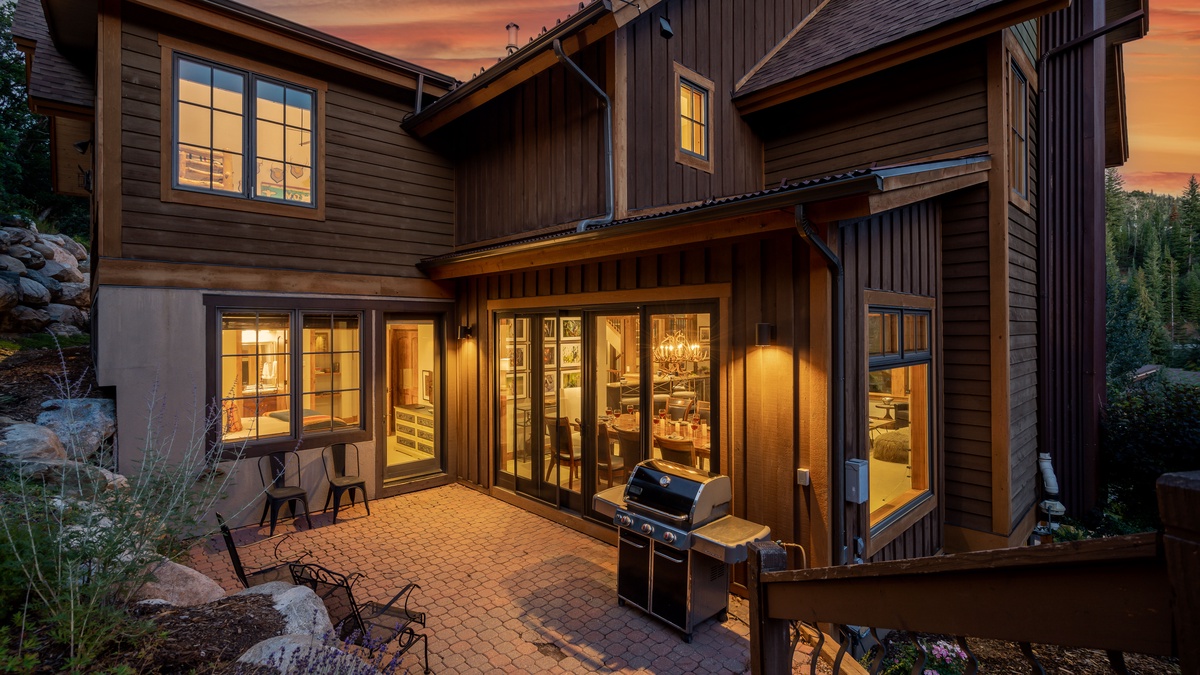 Private back patio with grill
