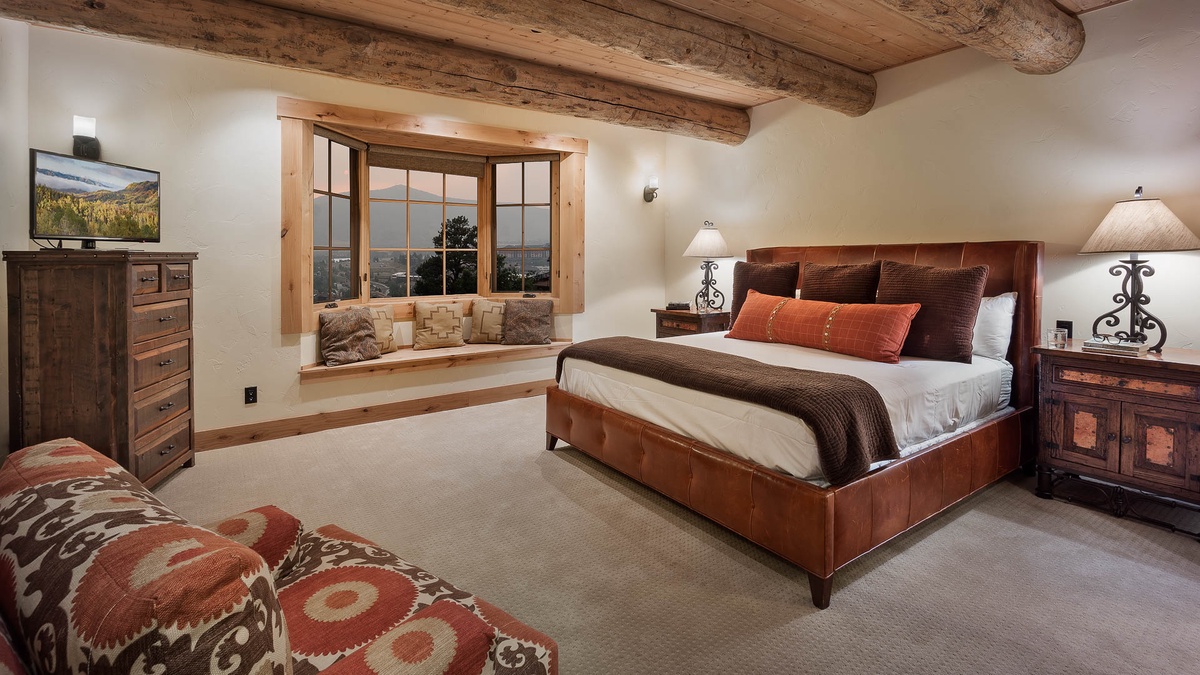 2nd primary bedroom, north side, upper level