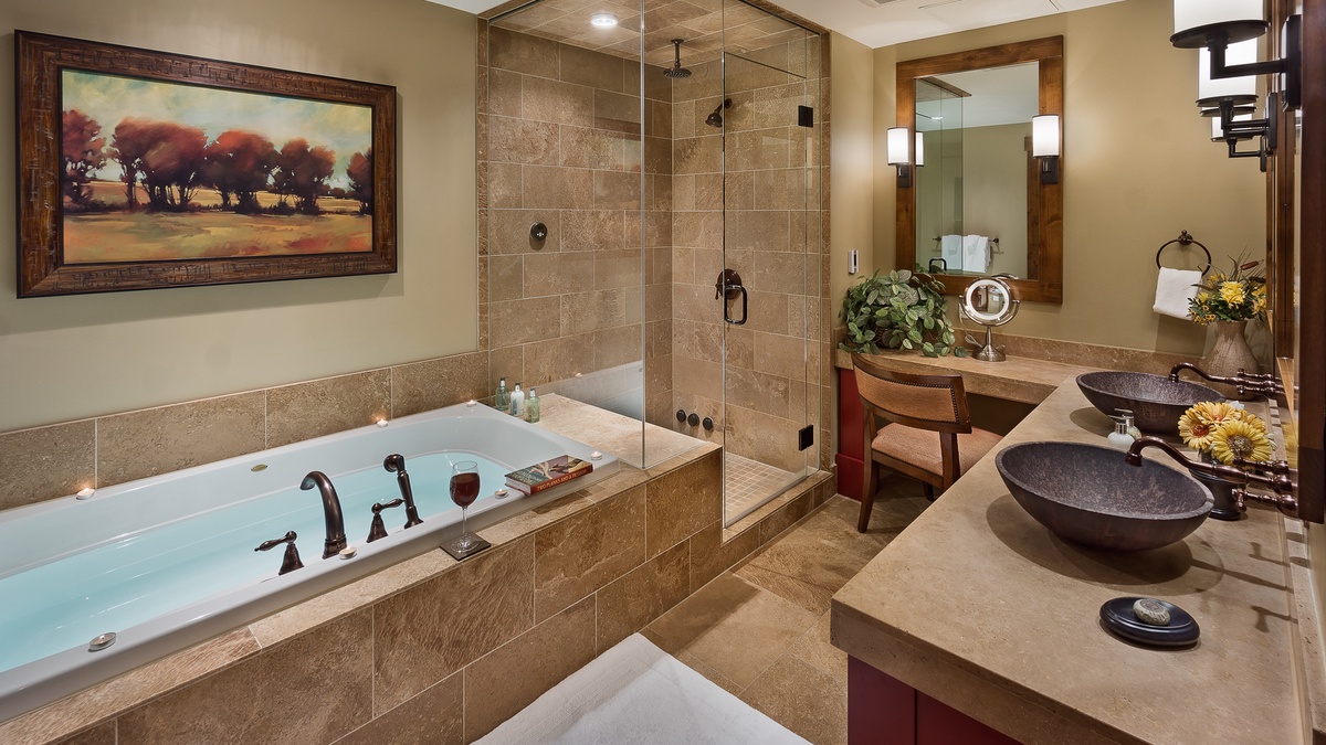 Bedroom 1, Main Level - Primary king ensuite with soaking tub