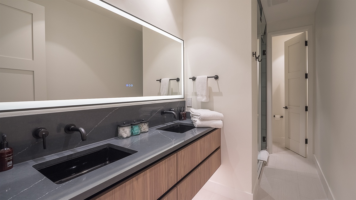 Hall Bath and Steam Shower, Lower Level