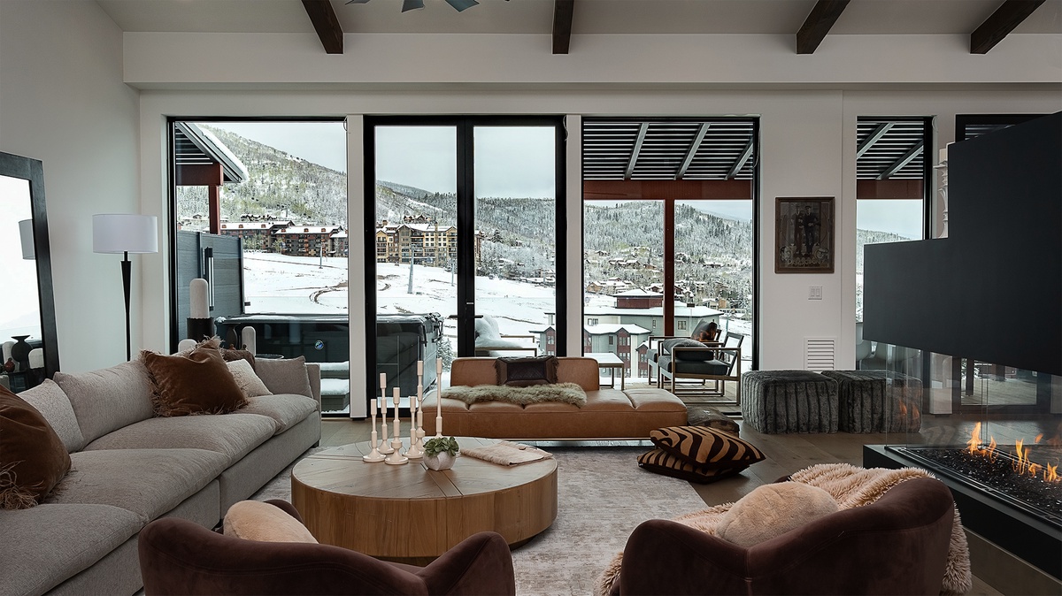 Great Room, Upper Level - Seating area with mountain views