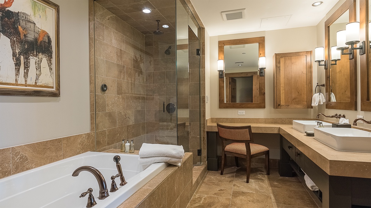 Bedroom 1, Main Level - Primary ensuite