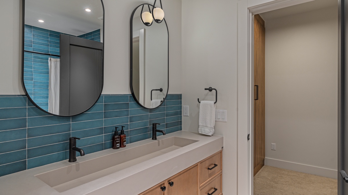 Bedroom 4, Lower Level - Bunkroom ensuite on lower level