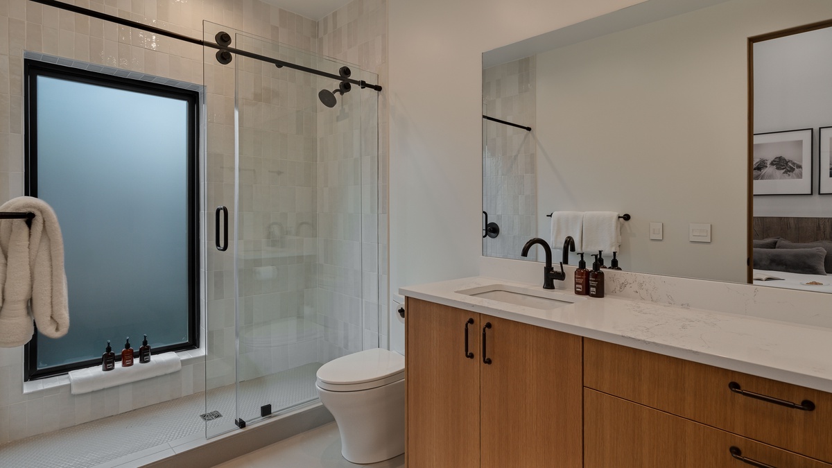 Bedroom 3, Upper Level - King suite